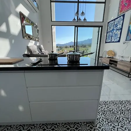 Hermes Penthouse Sea Sky & Mountains *