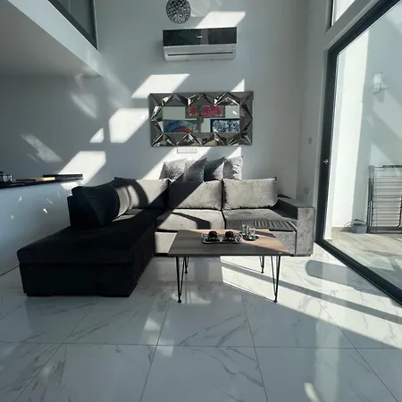 Hermes Penthouse Sea Sky & Mountains *