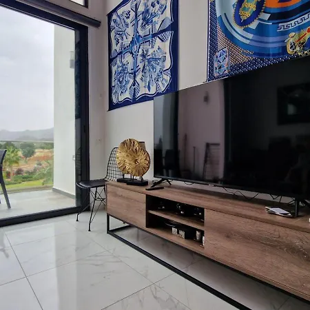 Hermes Penthouse Sea Sky & Mountains דירה *